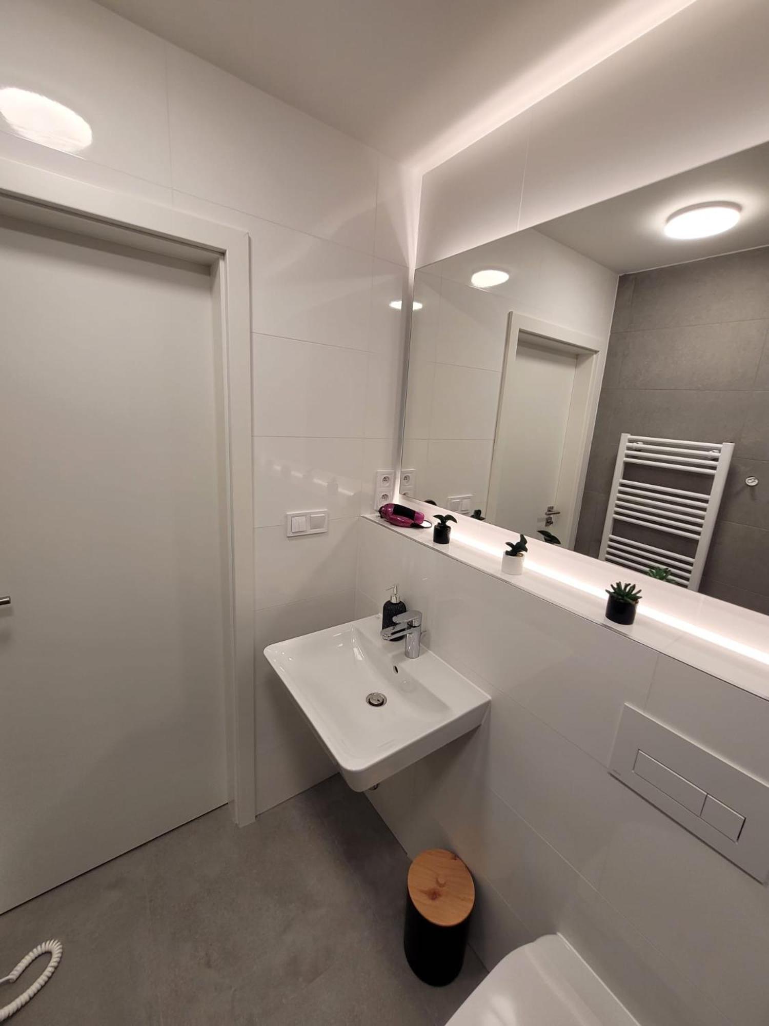 Street Center Apartment *
