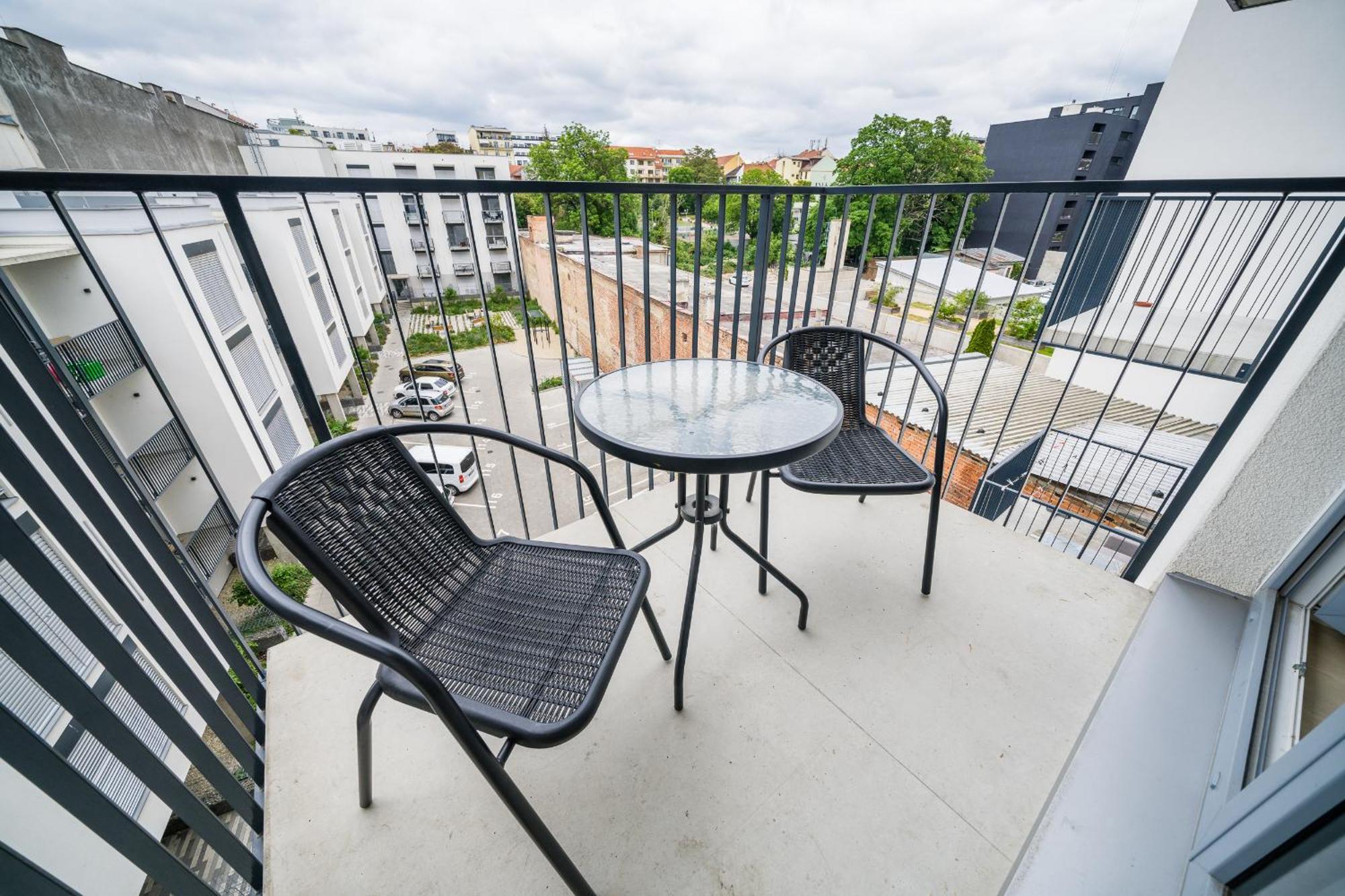 Street Center Apartment *